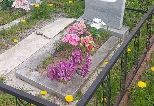 Поправляем памятник на Осташинском кладбище  Ярославль.